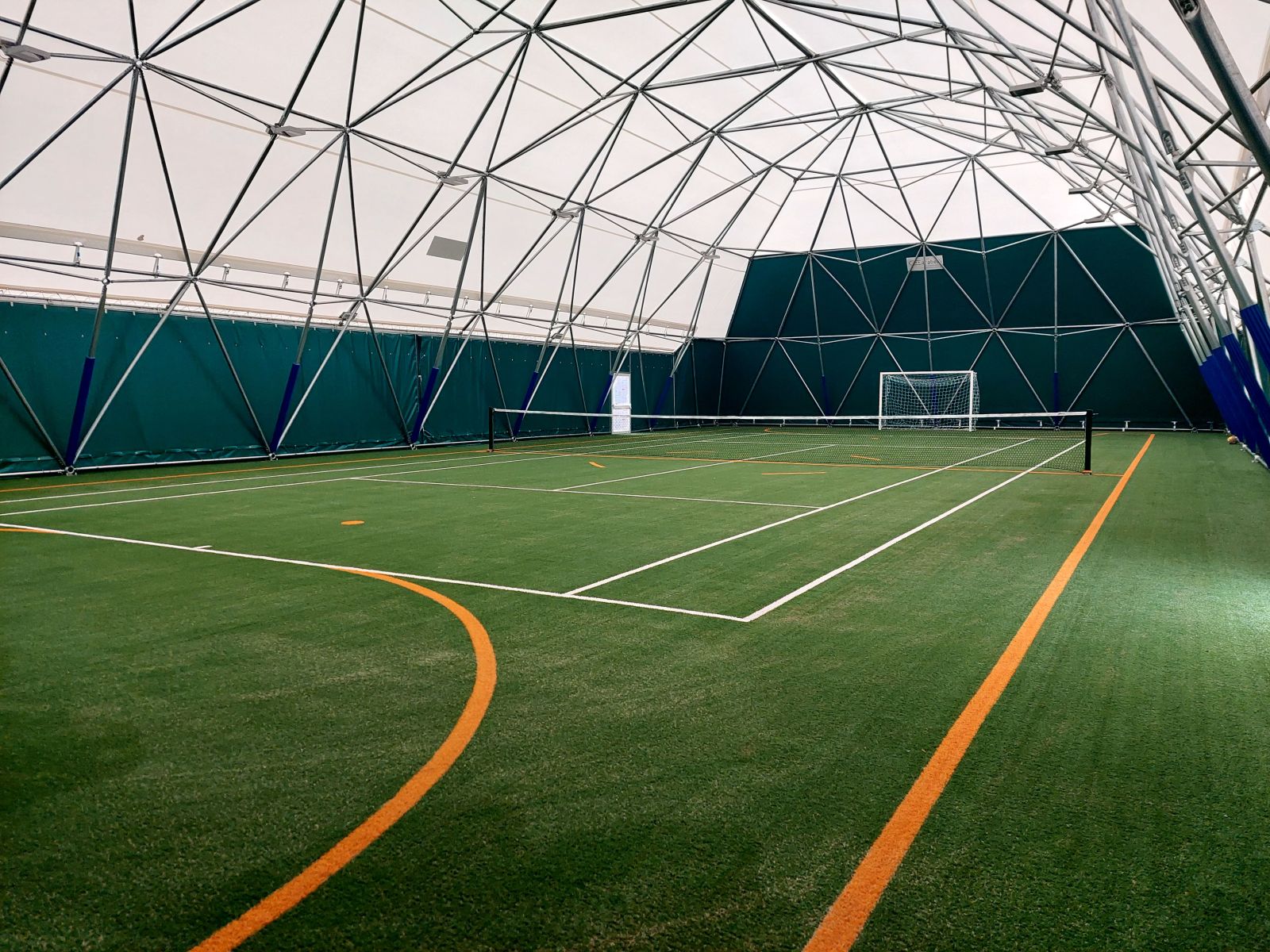 Campo da calcio a 5 in erba sintetica realizzato da IT SPORT